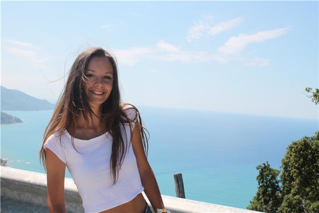 Ciao mi chiamo Anna, ho frequentato un istituto tecnico dei servizi socio sanitari, se avete bisogno di una mano in qualsiasi materia contattatemi!