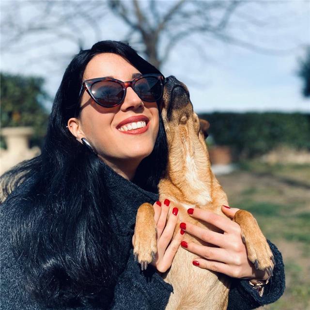 Laureata in filologia moderna (lm 14) impartisce ripetizioni per studenti di elementari, medie e superiori