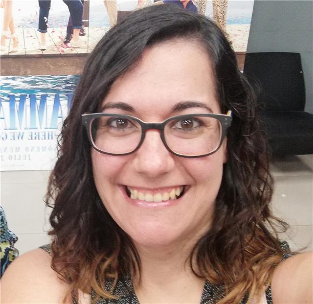 Diplomada de primaria con especialidad en psicología infantil y musicoterápia