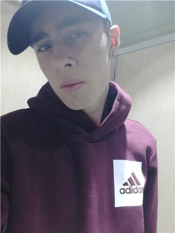 Alumno de la eso con título ofrece clases de historia a niños o niñas de primaria o la eso ya que m encanta esta asignatura y se me da muy bien