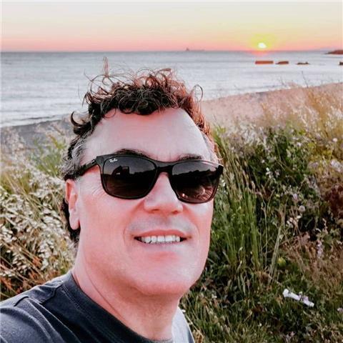Ho vissuto 5 anni a Londra e 1 a Miami. Lavoro da 25 anni come guida turistica per americani parlando esclusivamente inglese. Ho conseguito il C2 Proficiency Certificate dall'Università di Cambridge. Offro lezioni di inglese a qualunque livello