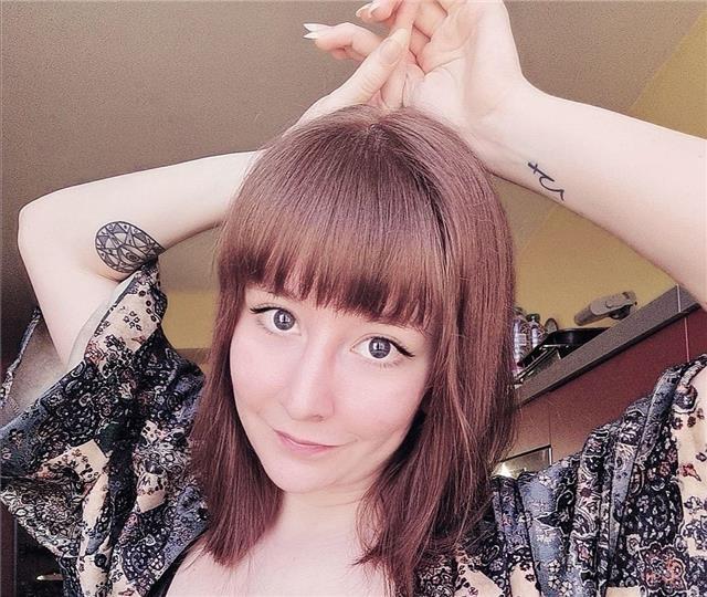 Studentessa universitaria di Lingue, diplomata con doppio diploma in francese, offro ripetizioni in inglese, francese e spagnolo (livelli B2). Ho viaggiato molto all'estero e ho già esperienza con ripetizioni, sono aperta e solare e ho un buon metodo di s