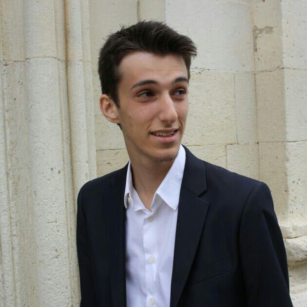 Laureato 24 anni offre Lezioni di inglese