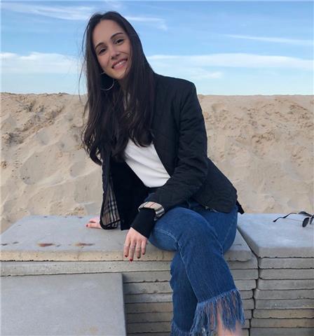 Studentessa alla facoltà di lingue aziendali di Urbino impartisce lezioni private di tutte le materie umanistiche e di inglese e spagnolo