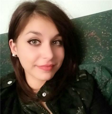Sono laureata in psicologia clinica e ho svolto il master in insegnamento per le materie umanistiche e filosofiche. Offro ripetizioni per le suddette materie
