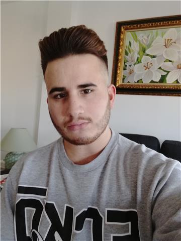 Doy clases de refuerzo de todas asignaturas para primaria, eso y bachillerato (solo primero de sociales)