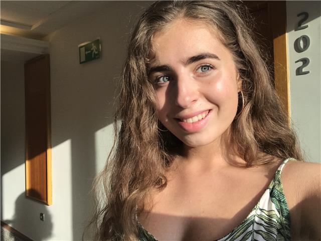 Profesora de clases particulares, desde primaria a bachillerato. Estudio 3 del grado en Farmacia