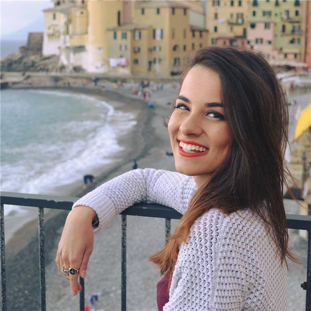 Studentessa diplomata con il massimo al liceo scientifico impartisce ripetizioni a due passi dalla metro B