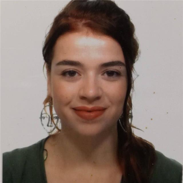 Estoy graduada en filosofía por la universidad de granada, además de tener el máster universitario en formación del profesorado de educación secundaria obligatoria y bachillerato por la universidad autónoma de madrid