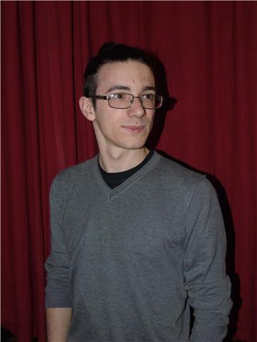 Laureato in lettere offre ripetizioni di latino, italiano e storia per medie e superiori