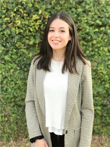 Estudio mi carrera en inglés y he vivido este pasado año en Estados Unidos. Doy clases de inglés económicas