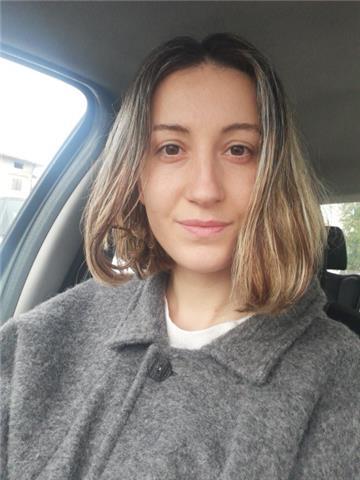Ragazza diplomata in ragioneria, offre lezioni di italiano, storia, matematica a ragazzi delle elementari,medie e superiori