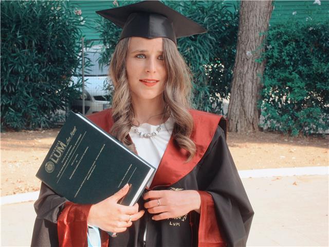 Insegnante di doposcuola per bambini di scuola elementare e media