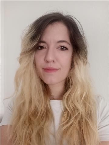 Studentessa universitaria offre ripetizioni ed aiuto con i compiti