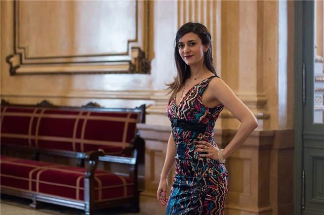 Clases particulares y grupales online para todos los niveles. Graduada del Instituto Superior de Arte del Teatro Colón de Bs. As. Argentina