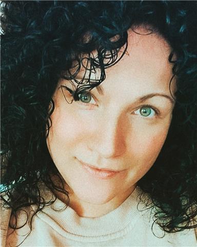 Laureata in Scienze politiche e attrice amatoriale, impartisce lezioni private di conversazione e grammatica inglese/spagnolo da livello A1 a B2. Disponibile anche per recitazione, preparazione tesine ed esposizione orali