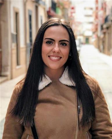 Estaría capacitada para dar clases tanto de historia como historia del arte. para cursos menores: lengua castellana y valenciana