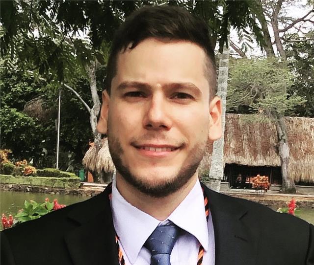 Insegnante madrelingua Spagnolo, studiato in Colombia in filosofía política