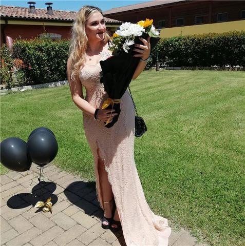 Buongiorno a letueLezioni, mi chiamo Carolina ed ho 27 anni, sono una ex tutor ed educatrice di scuola superiore. Nel tempo libero tutt'ora svolgo il ruolo di tutor/insegnante privato a domicilio dei ragazzi, sia di scuola media che superiore.
Amo il cont