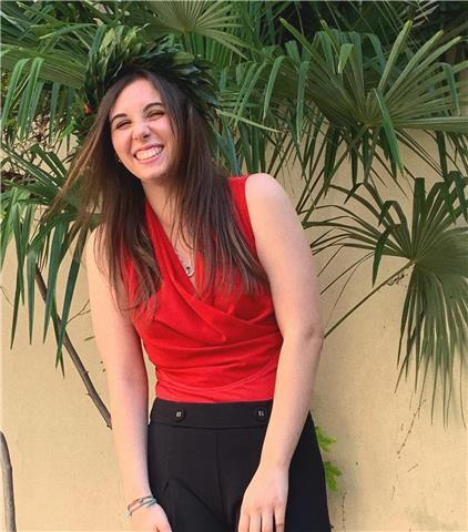 Ragazza universitaria offre ripetizioni e aiuto compiti