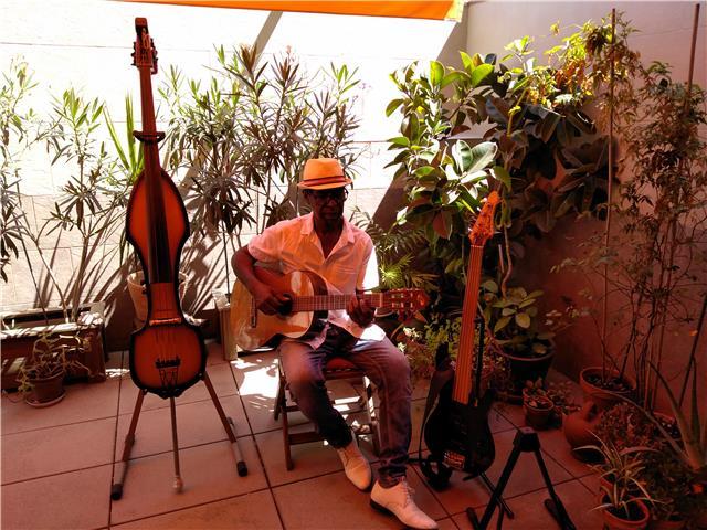 Contrabajo, Guitarra, Percusión Menor Cubana