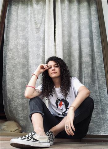 21 anni, studentessa disponibile per lezioni estive private di filosofia, storia, letteratura italiana, inglese e spagnolo