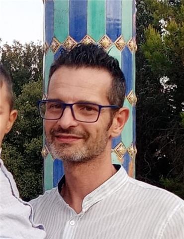 Italiano, ex manager in Gran Bretagna dove ho vissuto per dieci anni, offro lezioni private di conversazione in inglese