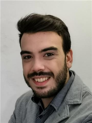 Laureato con il massimo dei voti alla magistrale di Genetica e Biologia molecolare alla  Sapienza , impartisce lezioni di biologia, genetica, chimica