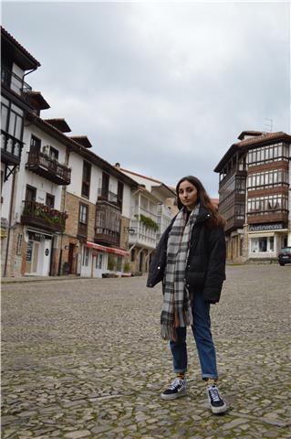 Profesora de matemáticas, química, física, lengua castellana e inglés de primaria a bachillerato