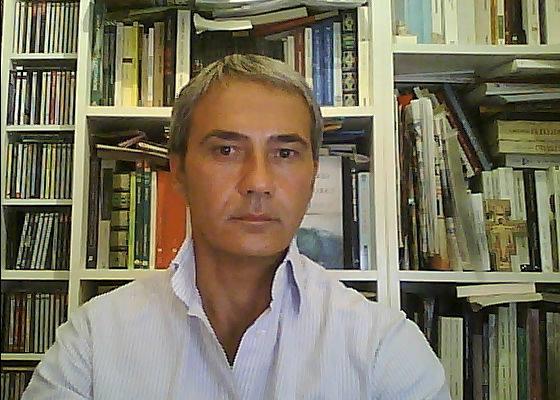 sono un laureato in lettere grande appassionato di Storia