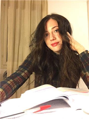 Laureanda in giurisprudenza offre ripetizioni private a studenti