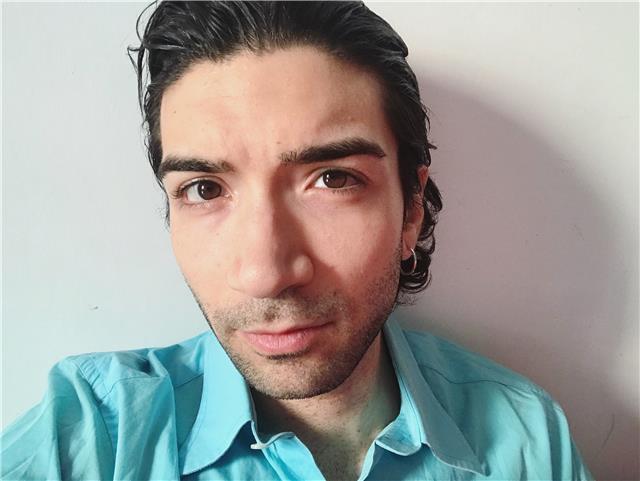 Ciao! Mi chiamo Fausto Tinelli, mi sono laureato con un BA (hons) in Acting dell’Università del Galles. Offro lezioni di inglese ( grammatica, scrittura, conversazione ) a lavoratori e studenti