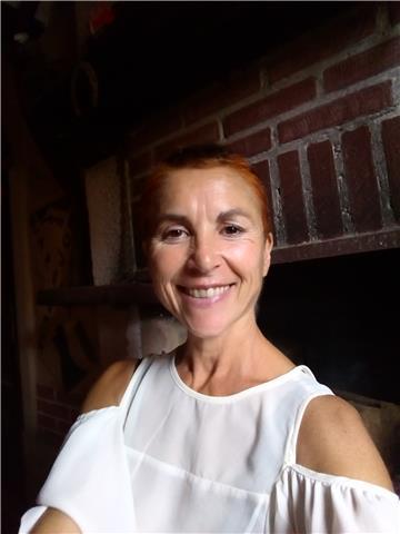 Profesora con título eoi. en el día a día hablo francés con mi pareja.
estuve impartiendo clases de francés en una academia en guipúzcoa durante 4 años.
me interesa este trabajo me encanta transmitir lo que sé y así me renuevo.
a lo largo de mi vida he en