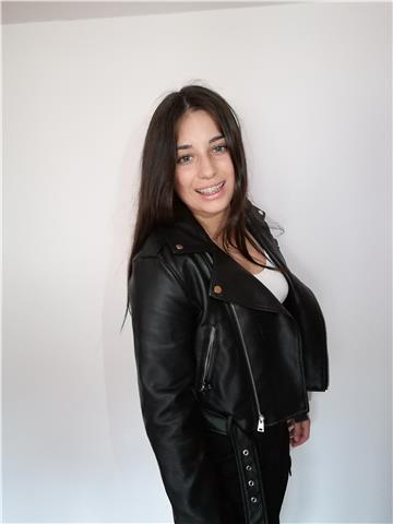 Estudiante de 2°de bachillerato. he ayudado a varios compañeros con la asignatura y saco muy buenas notas. estoy dispuesta a dar clase a estudiantes de la eso y 1°de bachillerato