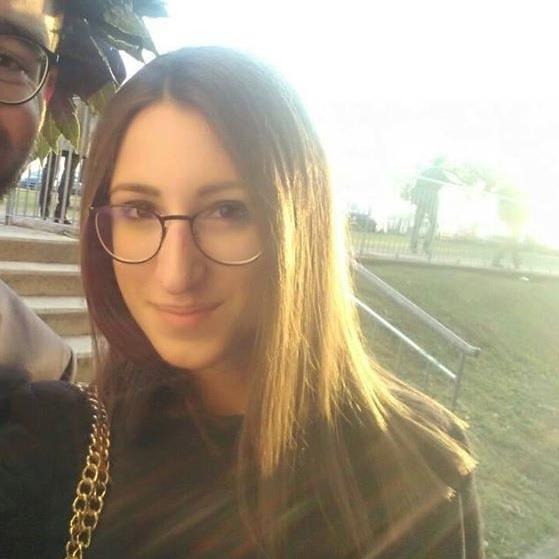 Laureata in Filologia e Storia dell'antichità offre lezioni di greco, latino e italiano