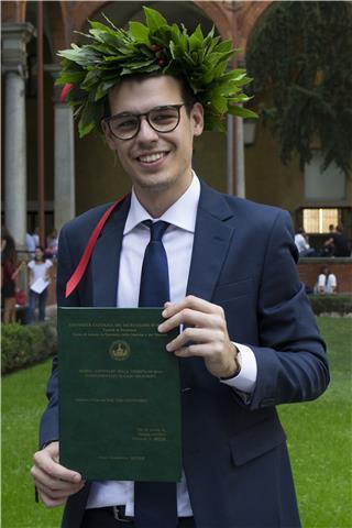 Laureato in economia all'università cattolica di milano. ripetizioni di matematica