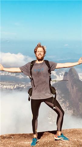 Doy clases de alemán. soy alemán y me formé en filología alemana. tengo mucha experiencia en enseñar para todos os niveles, individual o en grupos