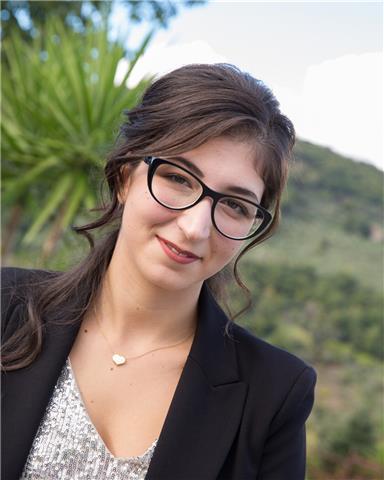 Laureata in giurisprudenza si propone per aiuto compiti e ripetizioni per studenti delle elementari, medie e superiori
