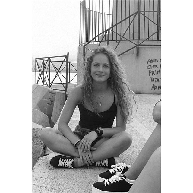 Studentessa diplomata al liceo linguistico con 98/100 dà ripetizioni di inglese, francese, italiano, educazione civica