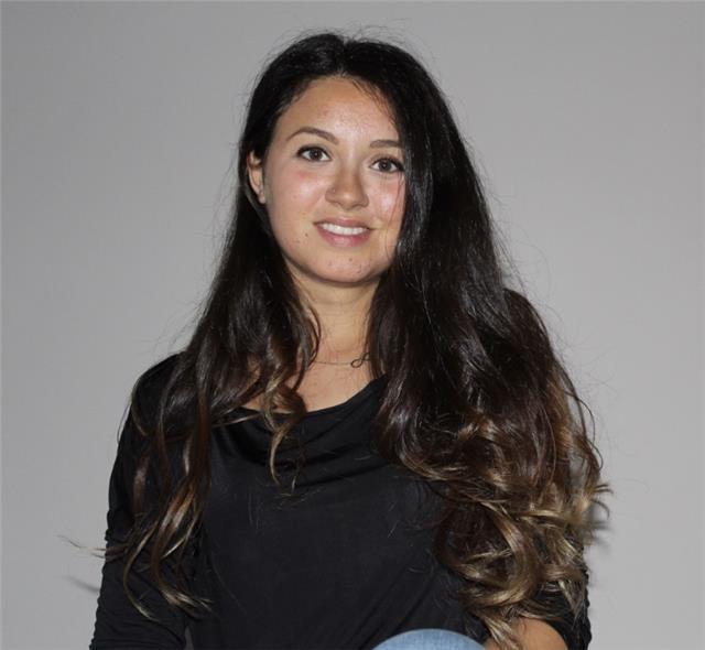 Madrelingua italiano offre lezioni di italiano sia di conversazione sia scritto