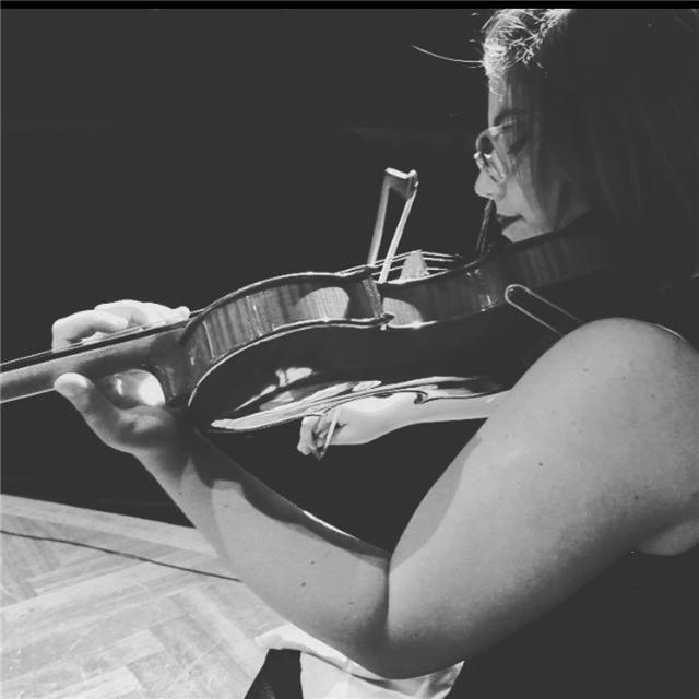 Doy clases particulares de violín y lenguaje musical, desde grado elemental hasta superior. licenciada en grado superior de violín. pases de grado y refuerzo!