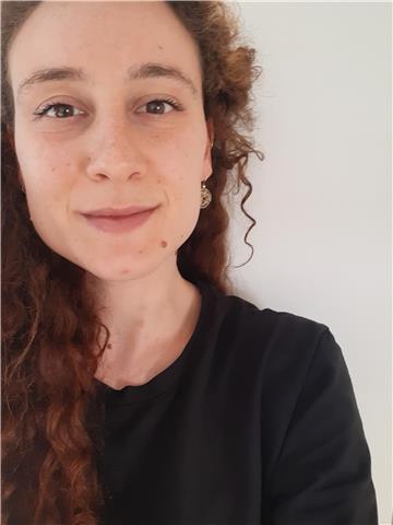 Mi chiamo Elena, sono una psicologa e vivo a Pescara, amo il mondo della scuola motivo per cui da diversi anni do lezioni private