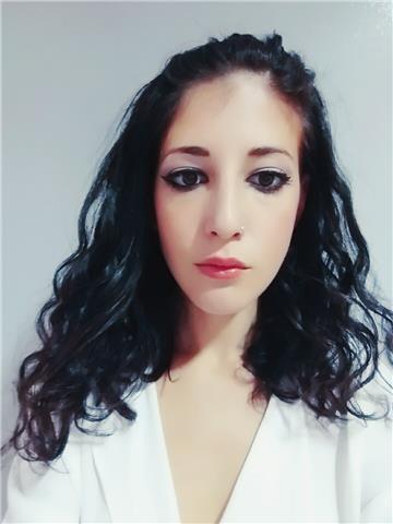 Laureata e specializzata in storia dell'arte