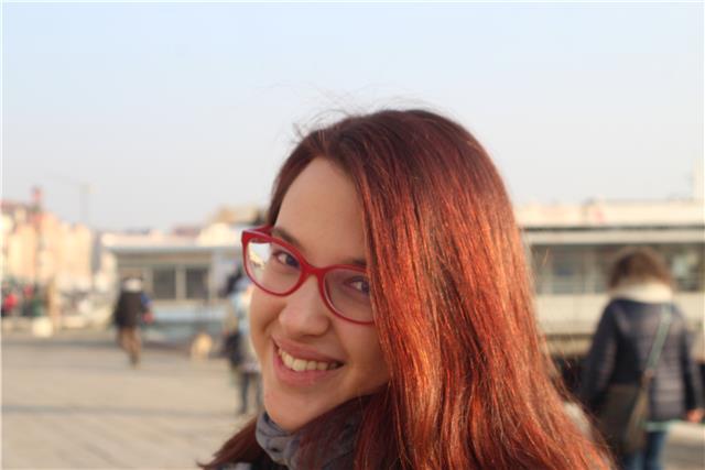 Ragazza appena diplomata al liceo scientifico offre ripetizioni a Milano e provincia