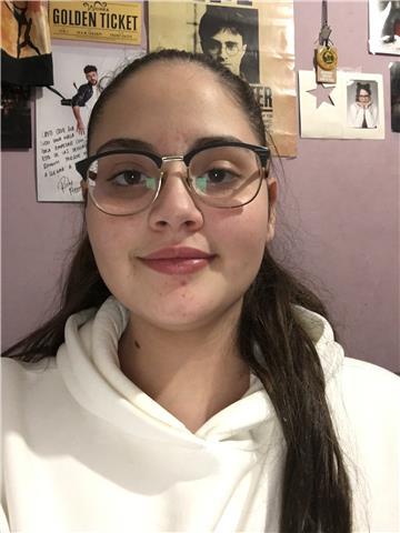 Acabo de terminar segundo de bachillerato científico. Puedo dar clases particulares a alumnos de inglés, catalán, castellano y biología, mis especialidades. Además de ofrecerles tips para que vayan más tranquilos y preparados para selectividad
