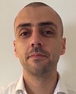 Professeur de mathématiques passionné par la pédagogie et les chiffres