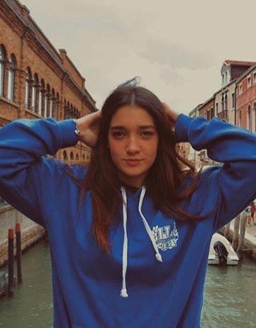 studentessa universitaria in lingue, letterature e mediazione culturale