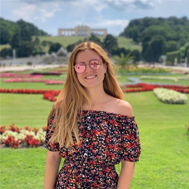 Profesora de refuerzo para cualquier asignatura y curso. también francés. tengo mucha experiencia dando clases. pregúnteme