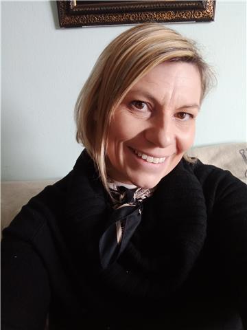 Insegnante di Spagnolo impartisce lezioni online a studenti medie e superiori