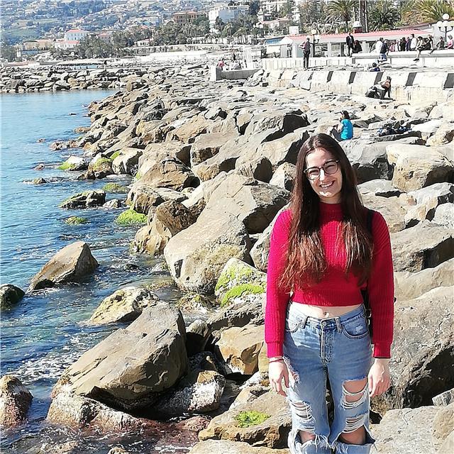 Laureata alla Scuola per Interpreti e Traduttori di Trieste offre ripetizioni di tedesco, inglese e portoghese brasiliano